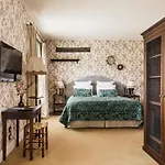 Hotell Abbaye Des Vaux-de-cernay 4*