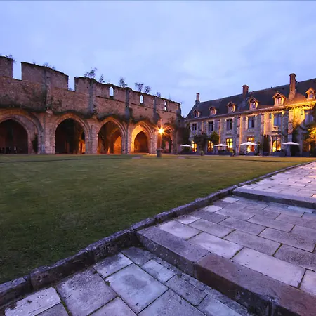 Отель Abbaye Des Vaux-de-cernay Cernay-la-Ville