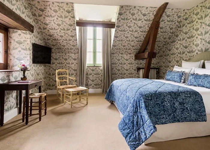 Hotel Abbaye Des Vaux-de-cernay 3*