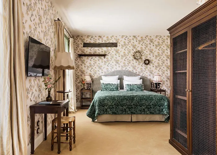 فندق Abbaye Des Vaux-de-cernay 3*